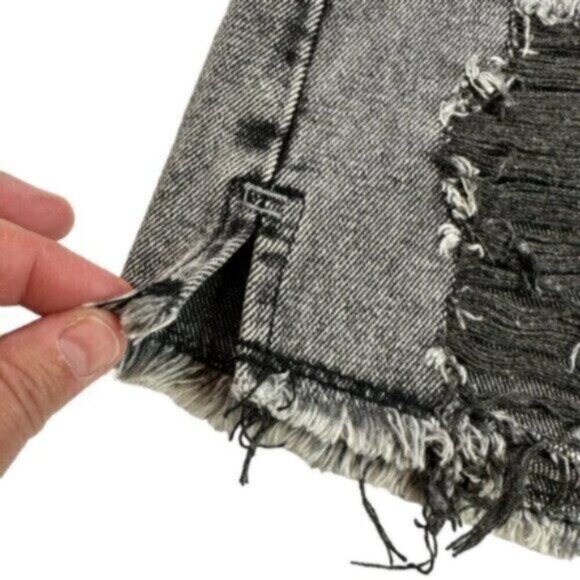 NWT Signature8 | Black Denim Distressed Shorts Size Medium - Picture 4 of 13